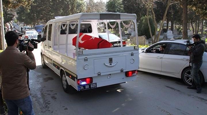 SonaTeacher7's tweet photo. Elhamdulillah başarılı bir operasyonla savcımızı şehit verdik.
Buyrun  şükür pardon cenaze namazına...
@111Psikolog http://t.co/phAjVXlyo0