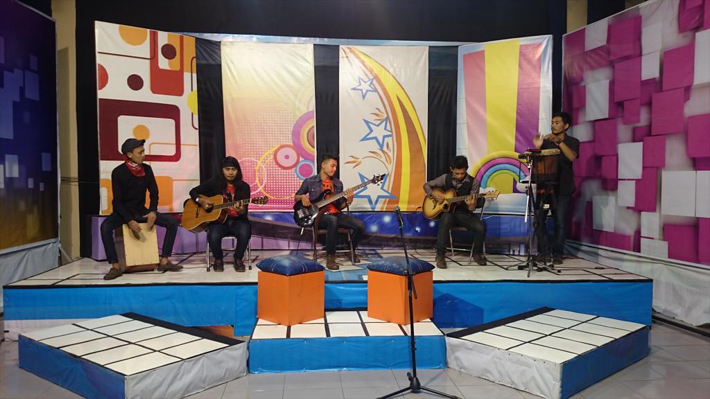 MalkistBand's tweet photo. On TV ni Malkist, Semakin mengudara...Big Thanks for Radar Tasikmalaya TV. http://t.co/EdbqAXxAoi