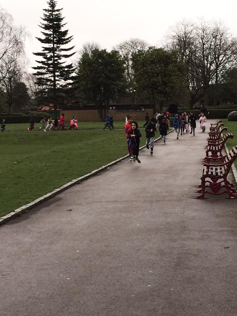 ElmWoodHead's tweet photo. Onesie runsie getting a bit wet in the park! #StandOutForAutism @ottleyoconnor @sport4real @RochdaleNews http://t.co/HxeMfPVUw1