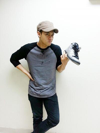 webstarupdate's tweet photo. สดร้อนๆ จากอิมแพค : แดน ดีทูบี รองเท้าหายขณะซ้อมคอนเสิร์ตhttp://t.co/DDQ0w10oja http://t.co/LKL5ByWoxO