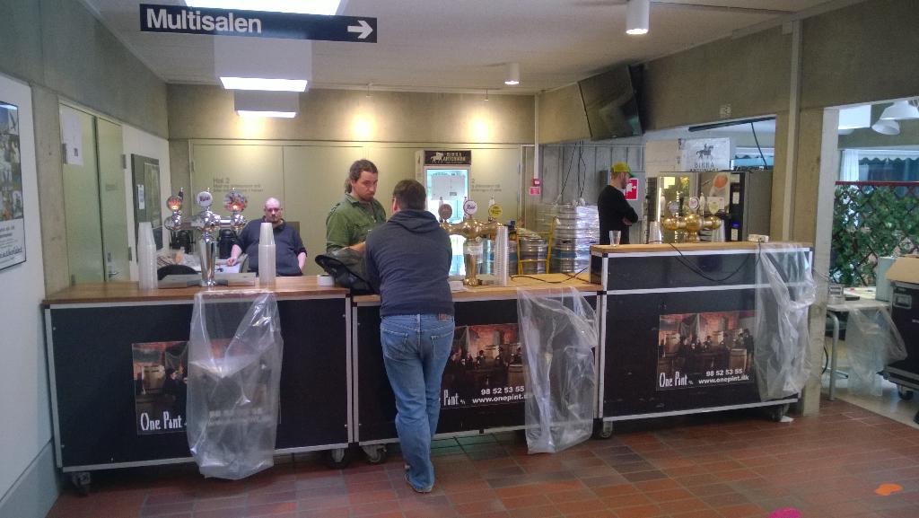 Så er Baren ved at være stillet op. Kl. 16.00 åbner vi. Kom endelig og sig hej. Vi har kolde øl. #fastaval