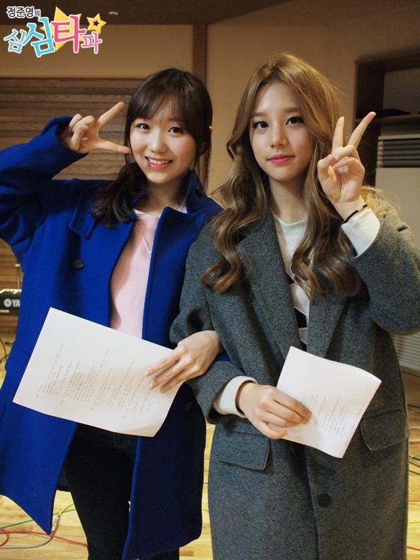 SOLBIN_bot's tweet photo. ♯
「チョンジュニョンの退屈打破」で仲良くすると約束した、Lovelyzで同い年のスジョン♥3♥ だけどわたしたちスマホがないからカトクもできなくて…どうやって連絡とる～？ㅜㅇㅜ
https://t.co/v6f1zOWnv3
