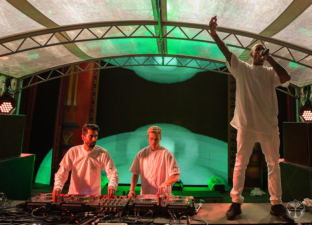 TomorrowWorld's tweet photo. .@YELLOWCLAW bringing in the bass. http://t.co/cDKGLpBD0v