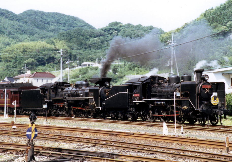 【やまぐち】 昔撮った「 #やまぐち号 」を #C56-160 と #C57-1 の重連、オハ14