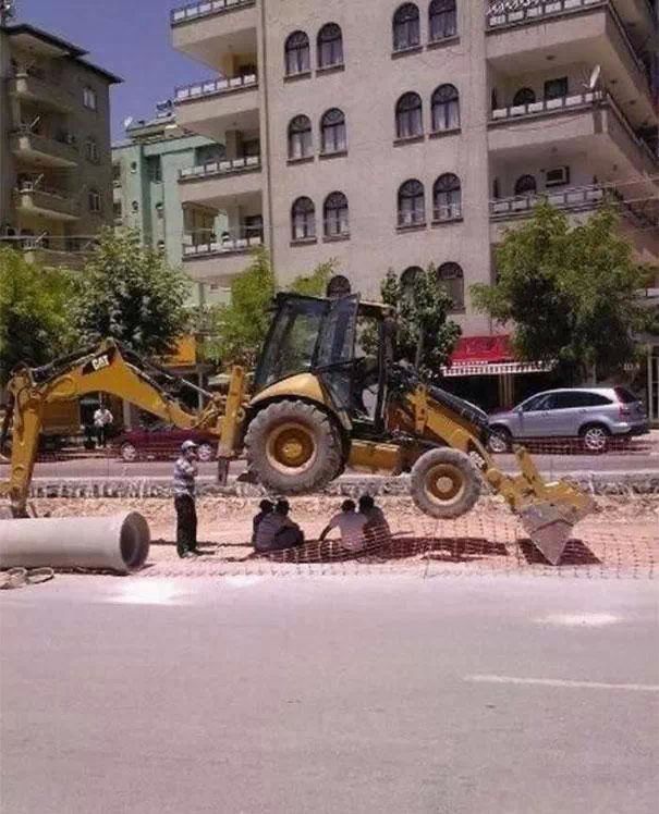 ManerasArq's tweet photo. NO HAGAN ESTO AUNQUE TENGAMOS ESTA CALOR !!! #arquitectura #edificacion #construccion #building #ingenier http://t.co/5JFDZAZxdr