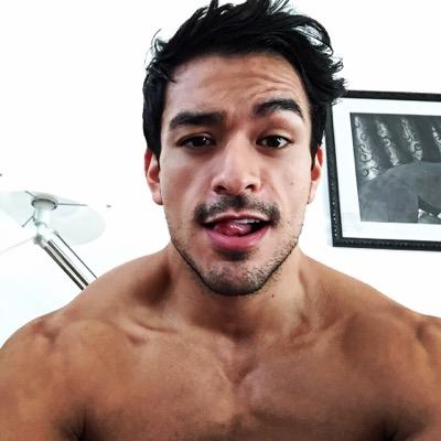 M4RVELCOM1CS's tweet image. AllGenXYZ @AllgenXYZ: RT @D_Cal25: Am I worthy?!?! #Thor #Mjolnir #loopmagic #loop… bit.ly/1NJm4qt #MARVEL