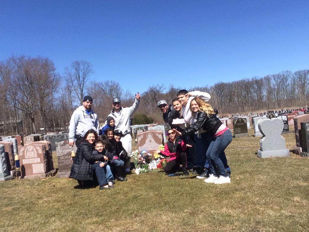 queenLAcheifaa's tweet photo. FAMILY #RipMommy http://t.co/yNt8q8Lt5B