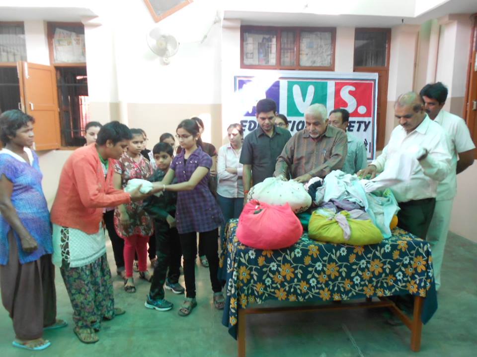 PvsAcademy's tweet photo. Contributing Fruits, Biscuits and Clothes in Mother Teresa of Panipat By @PvsAcademy . http://t.co/msHN1bXCLw