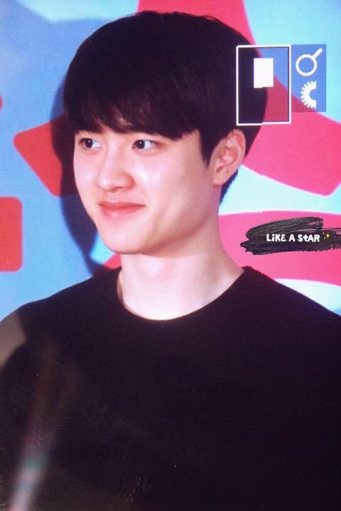 EXOGlobal's tweet photo. [PREVIEW] 150401 Jang Soo Shop VIP Premiere - D.O. Cr: Like A Star http://t.co/G6lp6rJg0c