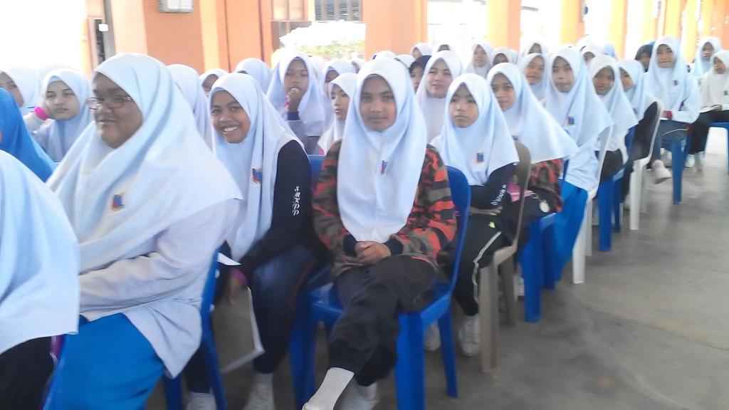 Aadk Baling On Twitter Aadkkedah Pengarahkedah Kpaadk Aadkmalaysia Pgrm Ppda Di Smk Parit Panjang Dadah Kesannya Membinasakan Http T Co Qlbpnrhck8 Twitter