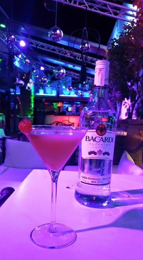 flair_cocktails's tweet photo. Miguel Angel Perez de @Sojo_ribera  nos prepara #victoriaindomable en la zona chill out #vivesojo #bacardilegacy http://t.co/4t3kTMIjkA