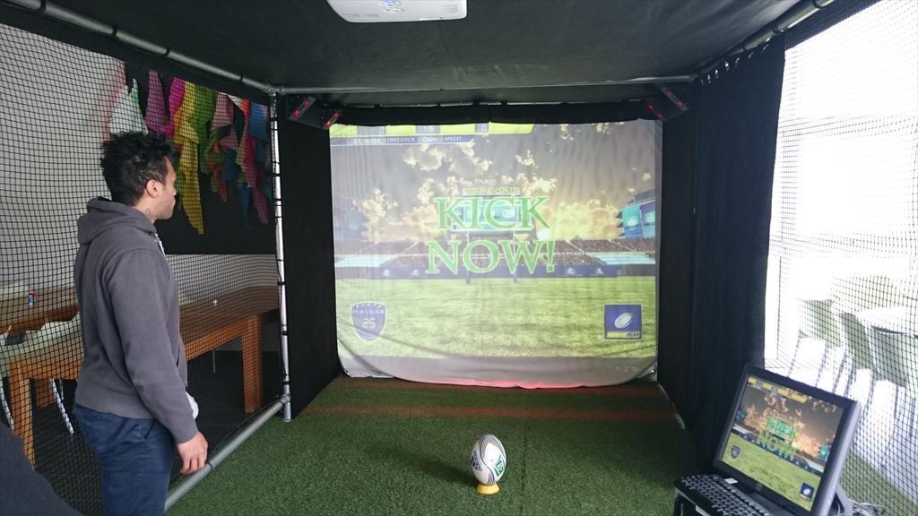 Freelce_events's tweet photo. On a travaillé des pénalités avec @ASRofficiel grâce au simulateur de rugby @COMINSPORTS1 auj :-) #freelance http://t.co/HTt8ykEFtS