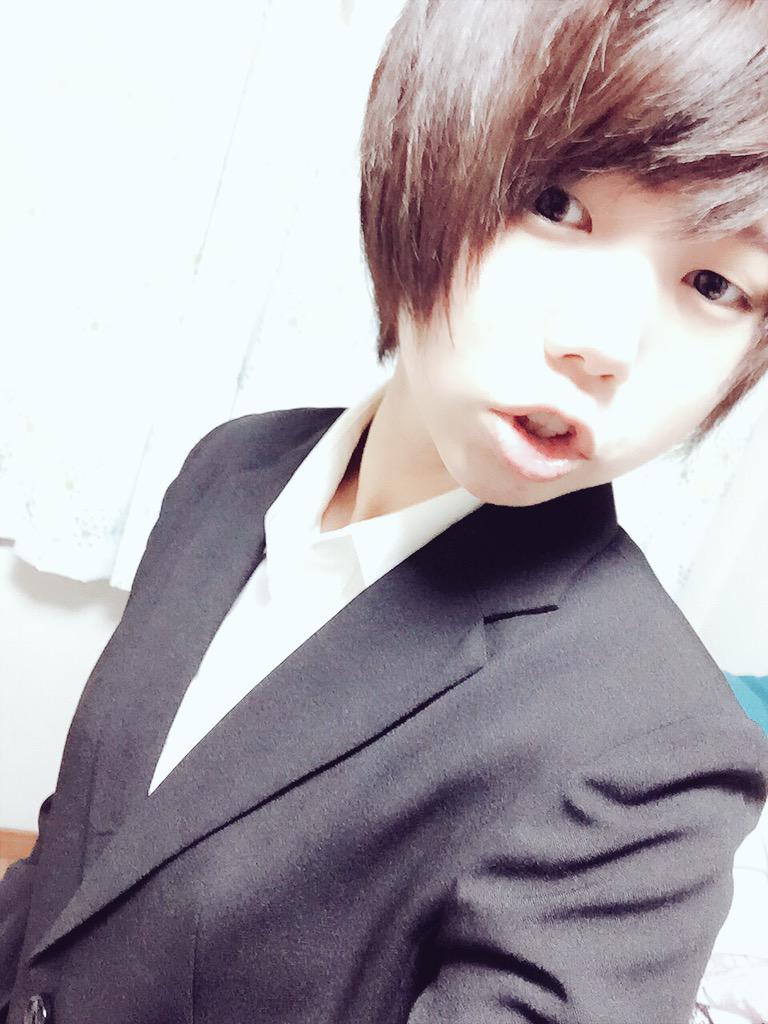 r_tsdu24's tweet photo. 買ってから初めて着ました
似合いませんね入学式どーしましょ http://t.co/LrLimlknll