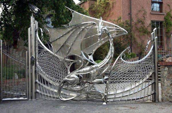Gateandbarrier's tweet photo. Dragon Gate. Harlech House, Dublin. Definitely not lacking in imagination, bugger to clean tho! http://t.co/6q4tpJ8vZX