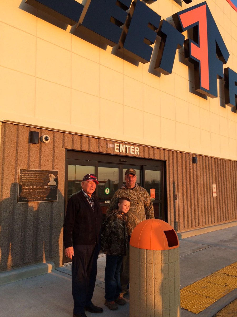 fleet farm on twitter peter and tim lorentz received a 100 gift card from stew mills for being the first customers the mankato store - Fleet Farm Gift Card fleet farm on twitter peter and tim lorentz received a 100 gift card from stew mills for being the first customers the mankato store - Fleet Farm Gift Card