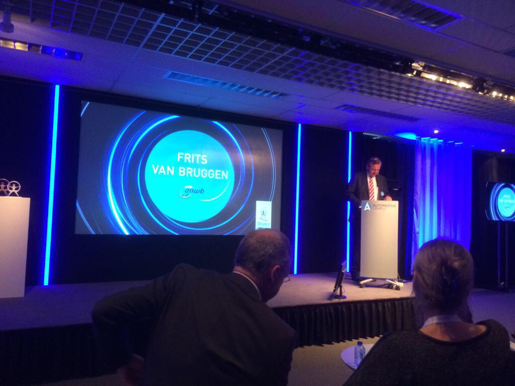 ugurozdemirnl's tweet photo. Helmond, Nederland en dan de wereld, verwoord door Frits van Bruggen, directeur @ANWB tijdens de #DrivenAward #AMW15 http://t.co/4xo7yoYaEe