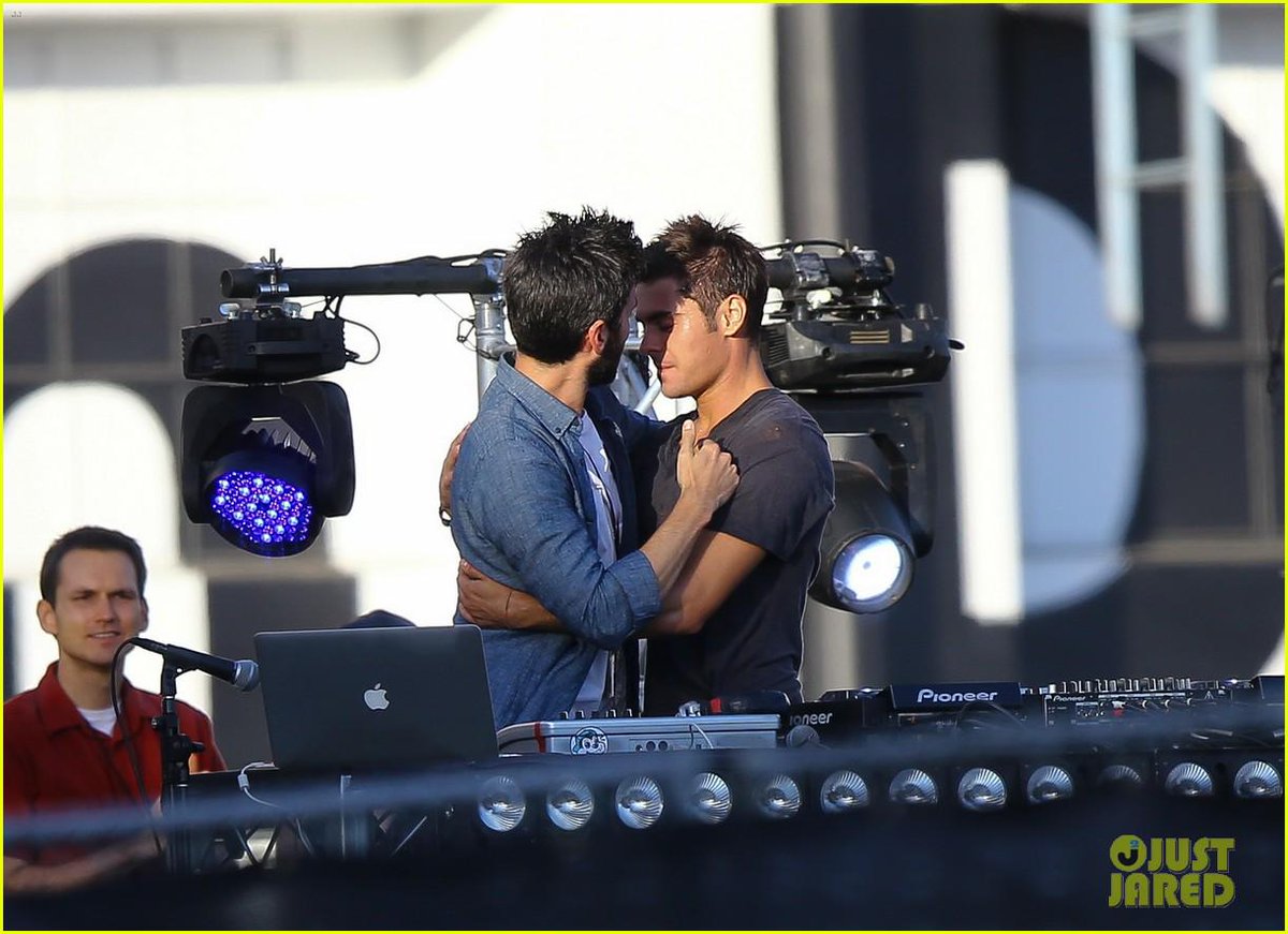 GaysDotPorn's tweet photo. Zac Efron gay?! Spoted fooling arround with a DJ? FreeGayPorn:http://t.co/nFwUqFcJA8
#zacefron #gayornot #omg http://t.co/TkvbHThUNn