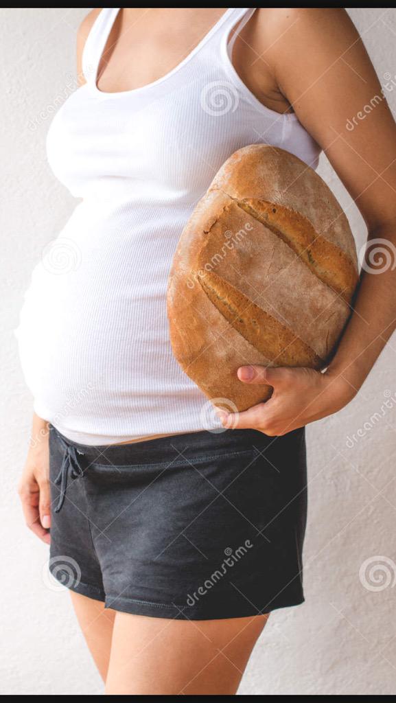 SliceOfBread3's tweet photo. Damn, my cousin knocked up his girl http://t.co/r2bpRG9RFe