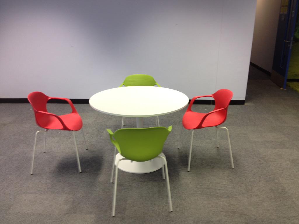 GR4YB0B's tweet photo. Samsung furniture all coming together nicely. http://t.co/OIwgM1qmDu
