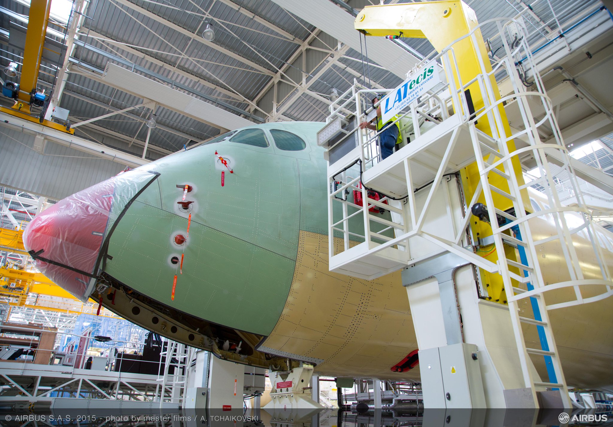 Airbus A350XWB (partie 3) - Page 20 CBgq8-OWYAIDbja