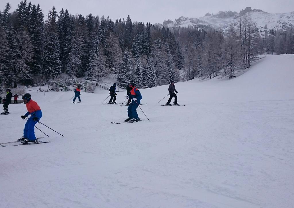 Q3Austria's tweet photo. Difficult cold weather conditions didn't deter the students today #perseverance #stars #Q3spirit @q3academy http://t.co/a1MO7QGFdy