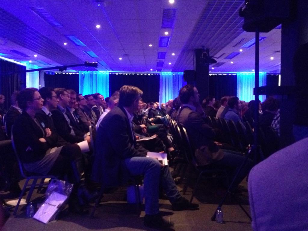 AutoCampus_NLD's tweet photo. Volle zalen tijdens het slot event van de @automotive_week @drivenbyhelmond Award! #AMW15 #helmond http://t.co/PMWtKULcSG