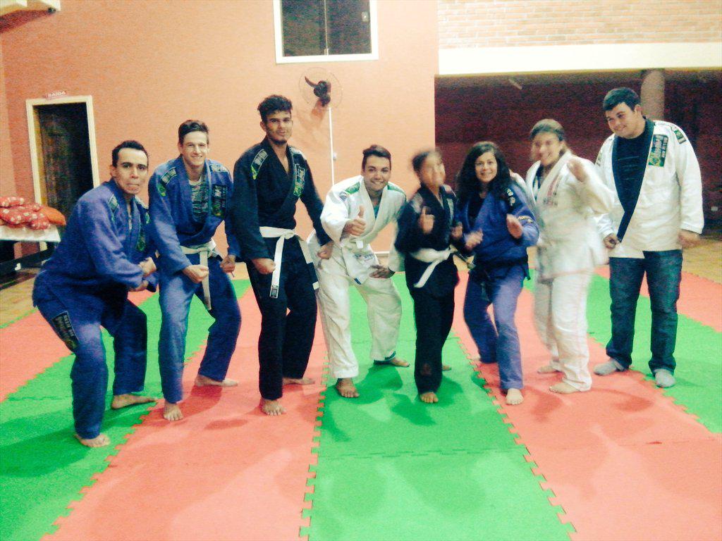 MarcosFeera's tweet photo. Família TRANSFORM Jiu Jitsu 
Treino massa ontem 💪 http://t.co/yZPGO9mTqZ