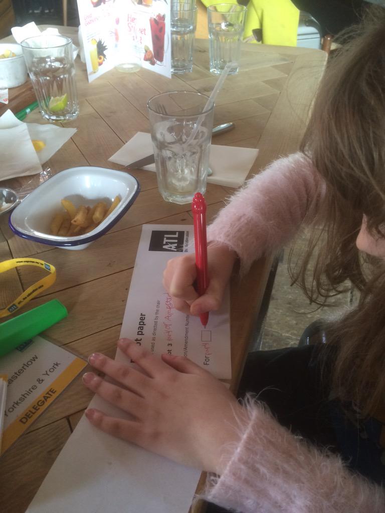 bordellolife's tweet image. Freya chairs a ballot over lunch on emergency motion 56 'Do we like Tea or not!' #alwayseducating @ATLUnion