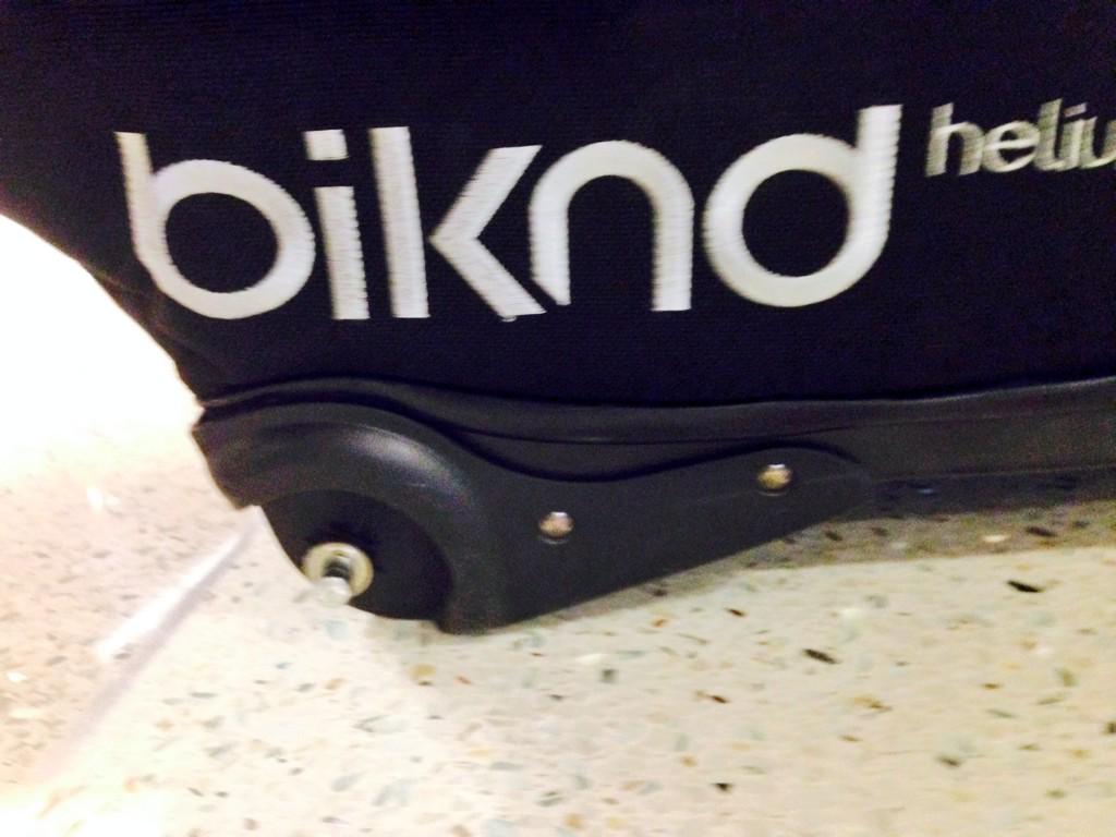 marybethellis's tweet photo. Love my @BikndTravelCase just wish @united did - pay extra $200 to have it abused - #missingwheel http://t.co/tVHlsx1sHj