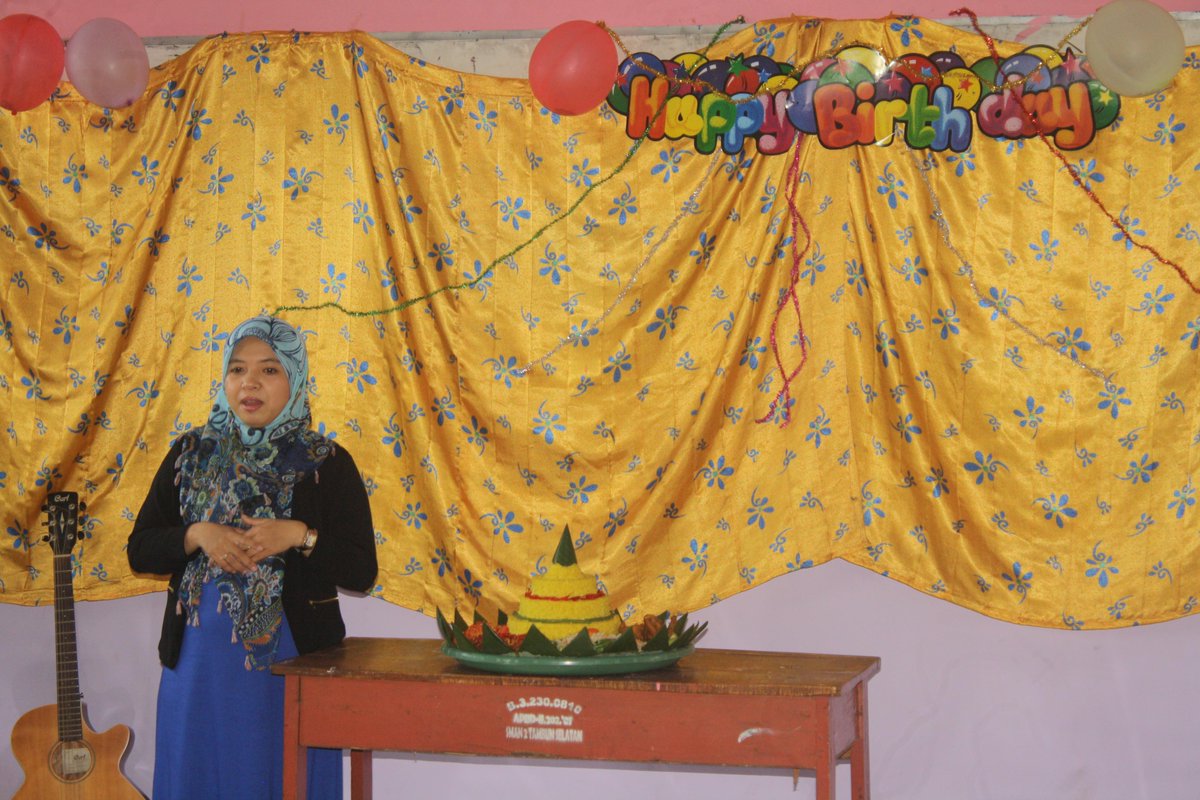 sambutan dari ms. nofi sebaai pembina echoforia