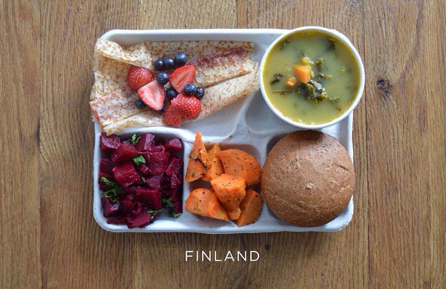 dcadanti's tweet photo. School lunches around the world 😩😭🙌 http://t.co/a0WjXllIrb
