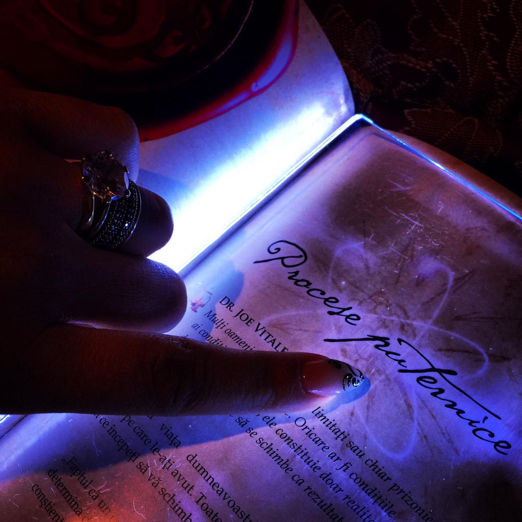 DivBnc's tweet photo. #ProcesePuternice 💙 Reading at night had become an #EternalPleasure with this #ghift!💎@thesecret http://t.co/gE7F1bhWEB