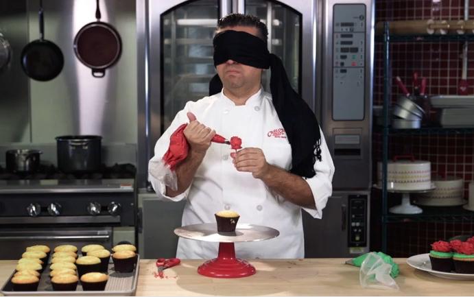 CakeBossBuddy's tweet photo. Want to pipe a buttercream rose blindfolded? Learn how! http://t.co/KlRXj6swG9 http://t.co/xYW81pSxaz