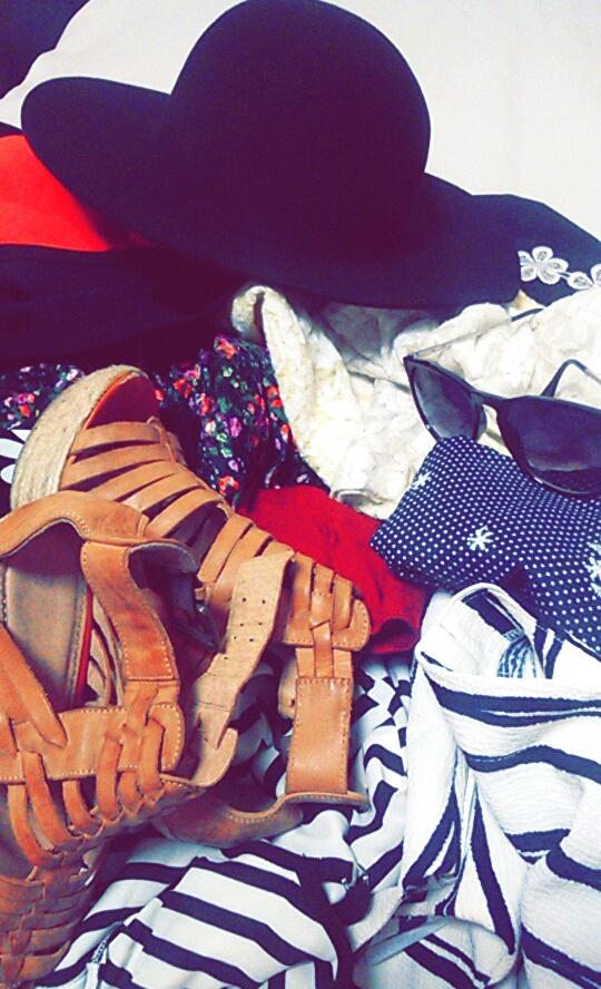 ashnahurynag's tweet photo. Frantic packing. #preHolidayprep http://t.co/JgaIZuHUNX