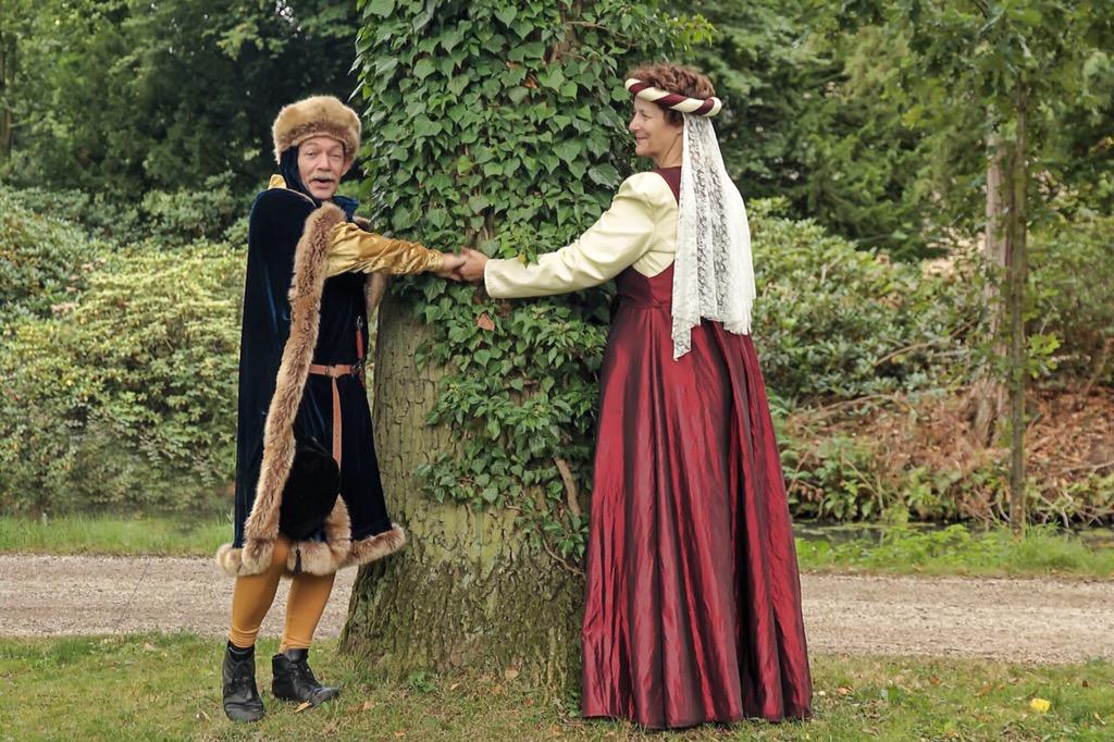 HistFestRaalte's tweet photo. @ActiefSalland @AltijdNLvolgers @campingheino 13.30  uur historische modeshow http://t.co/ggHHWBqRX5 svp #RT http://t.co/pQAu5flzkI