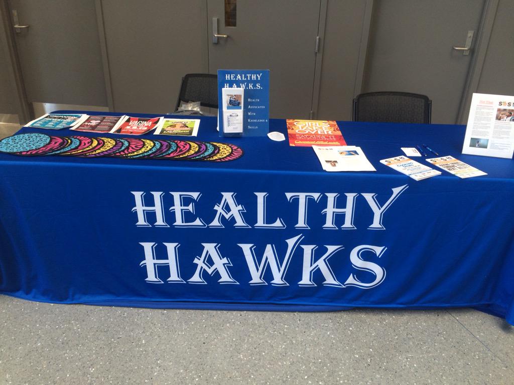 HEALTHYHAWKSUML's tweet image. Come get a free frisbee and find out more about our April events! @SOS_UML is also doing "drink this, not that!"