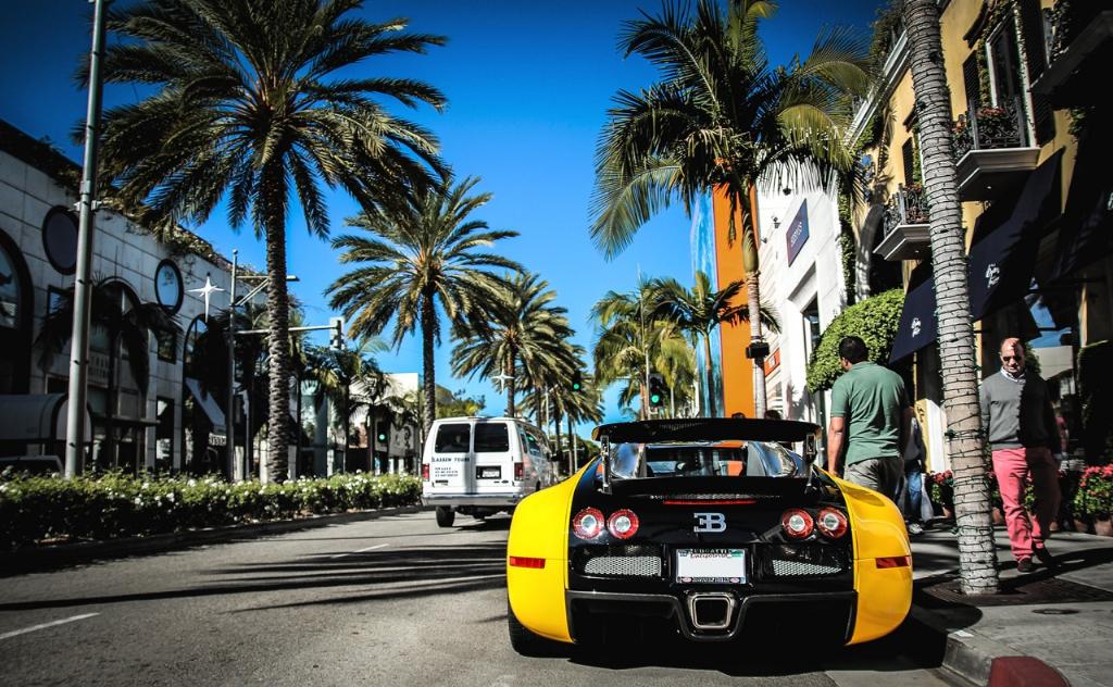 bylogon's tweet photo. Sonunda Yakaladım #Bugatti Veyron #Beverly Hills http://t.co/vO8Mhmaq9f