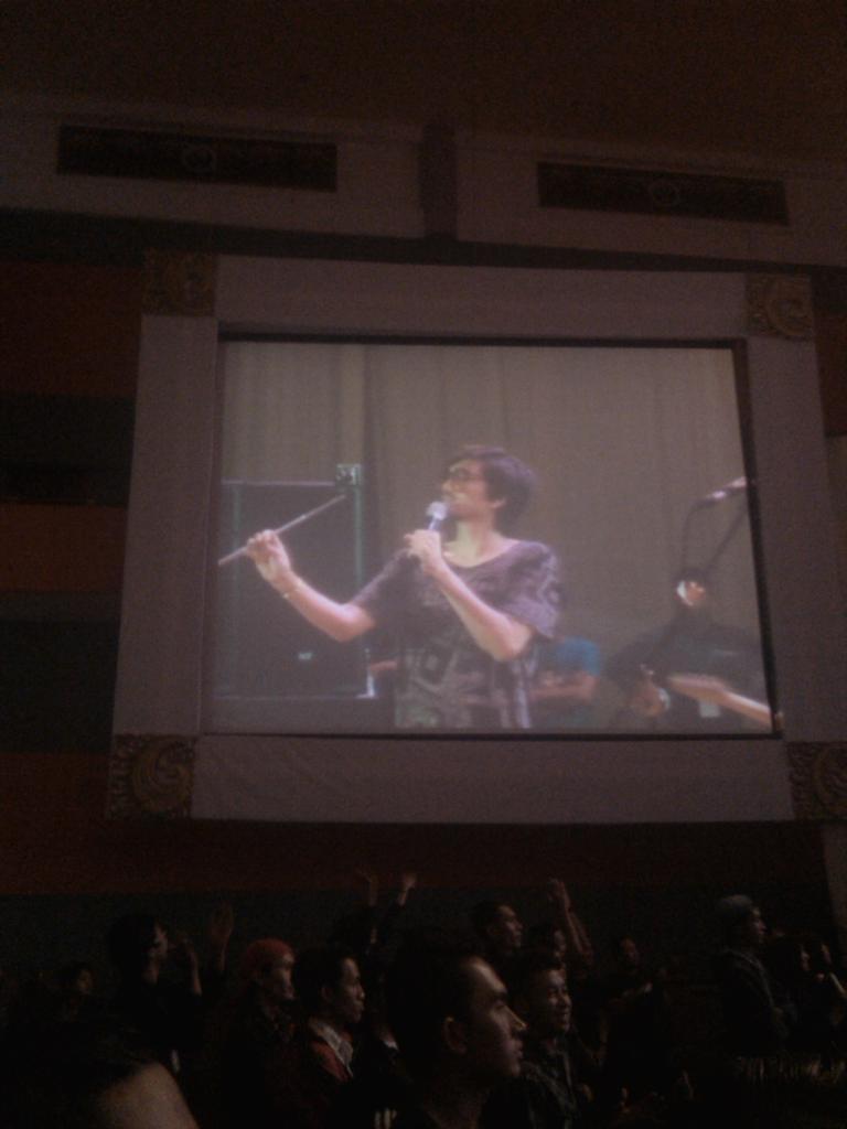 infoUB's tweet photo. Ciyee yang tongsisnya di bawa @Duta507 @sheilaon7 | #ShockingApril http://t.co/WmbDv8pw9M