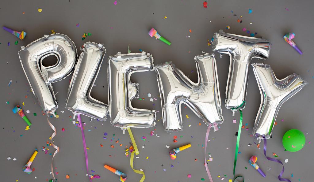 Plenty_Studio's tweet photo. Happy Birthday to us! Woohooo! 5 years of passion, love and fun! 🎉⚡️👊💥💯🎈🎊💚 http://t.co/tajxKPLP7s