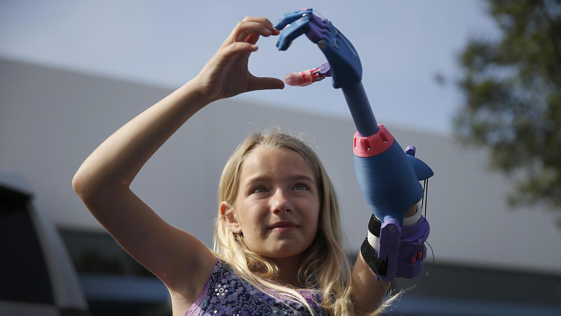 latimesphotos's tweet image. 7-year-old gets new prosthetic device made by 3D printer lat.ms/1CNcWxn

Photo by @alschaben: