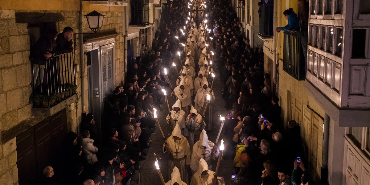 HuffPostRelig's tweet photo. 5 Things you don't know about Easter  http://t.co/cvznqzkKUI http://t.co/D9aAPh46Ni