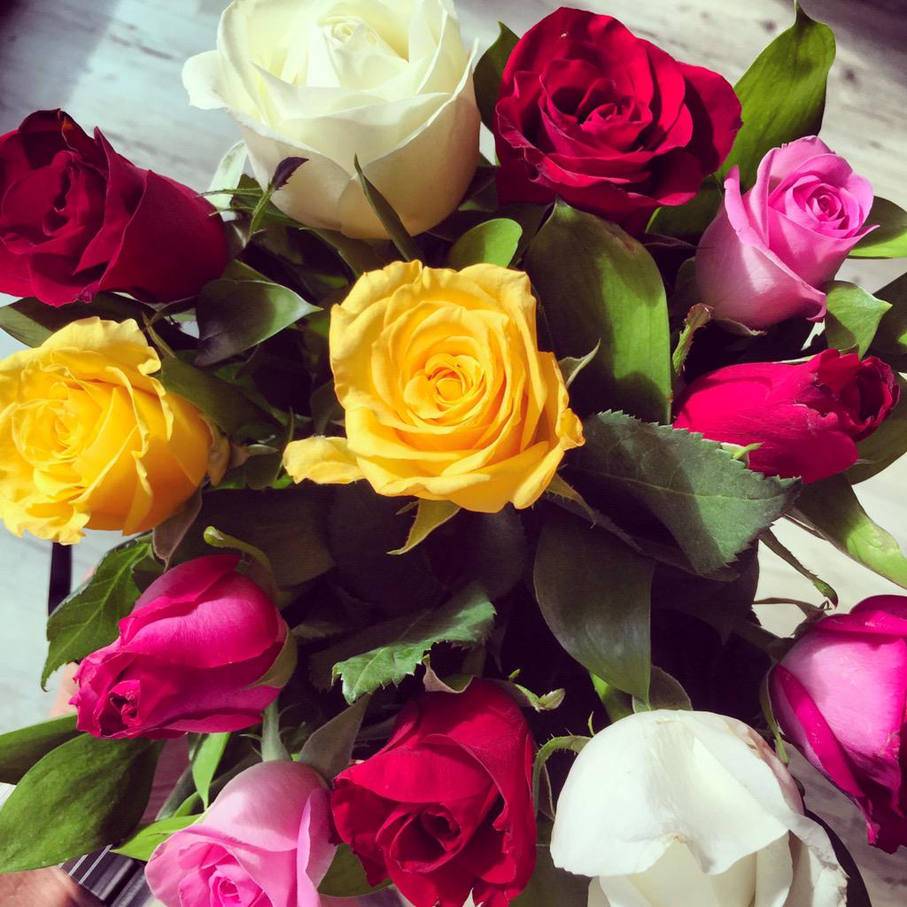 MyCityByNight's tweet image. Most guys wont admit it, but I love been given roses! So kisses &amp;amp; hugs @Hollard &amp;amp; @NetFlorist! #RelationshipInsurance