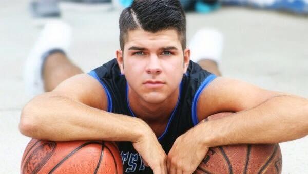 Gay Kentucky basketball player <a href="/d_maldy23/">Dalton Maldonado</a> comes out at a game, gets chased by opposing team outsports.com/2015/4/1/83168…