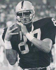 Happy birthday to former TE Don Hasselbeck ( [1983]... TANTI AUGURI! 