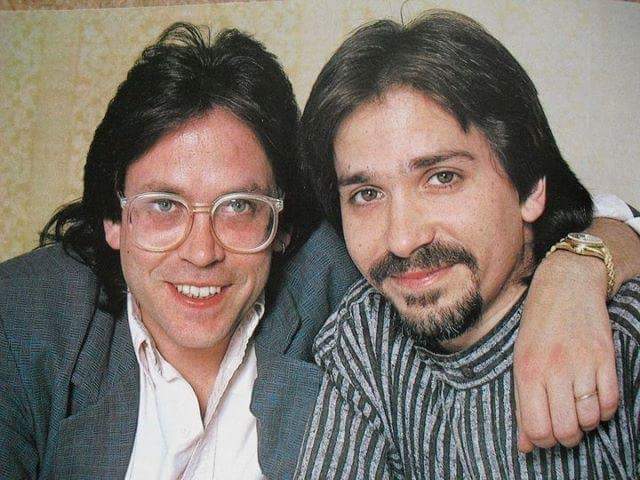 Happy birthday to the late great Jeff Porcaro. Him and Mike must be having one cool party up there after 20yrs. 