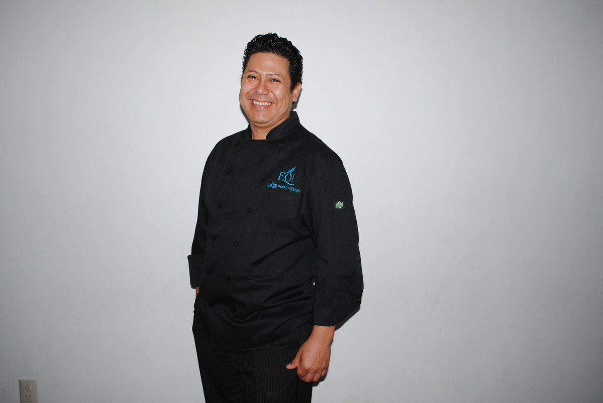 gemhgdl's tweet photo. Favio Román @FavioSumiller http://t.co/zyJZSjsMIq experto #sommelier del #servicio y la #restaurantería presente. http://t.co/VliudVagZY