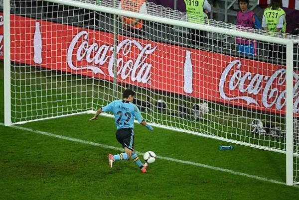 TrollFichajes's tweet image. RT si tienes a un amigo que se apellide Torres que fallaría esto.