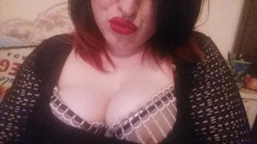 CourtneyDelray's tweet photo. #boobworship #boobs 
#paypig 
#Finacialdomination 
#RT http://t.co/HlJIFgke73