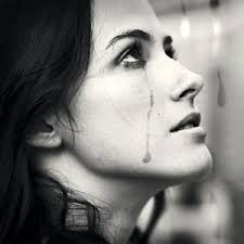 ما اجمل ان يبكي الإنسان والبسمة على شفتيه
وانيضحك والدمعه في عينيه