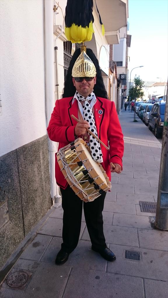 kiskonogues's tweet photo. Que buen miércoles santo vestido de judio y tocando el tambor otro de mis bicios jajajaja http://t.co/MYqU7uAVJB